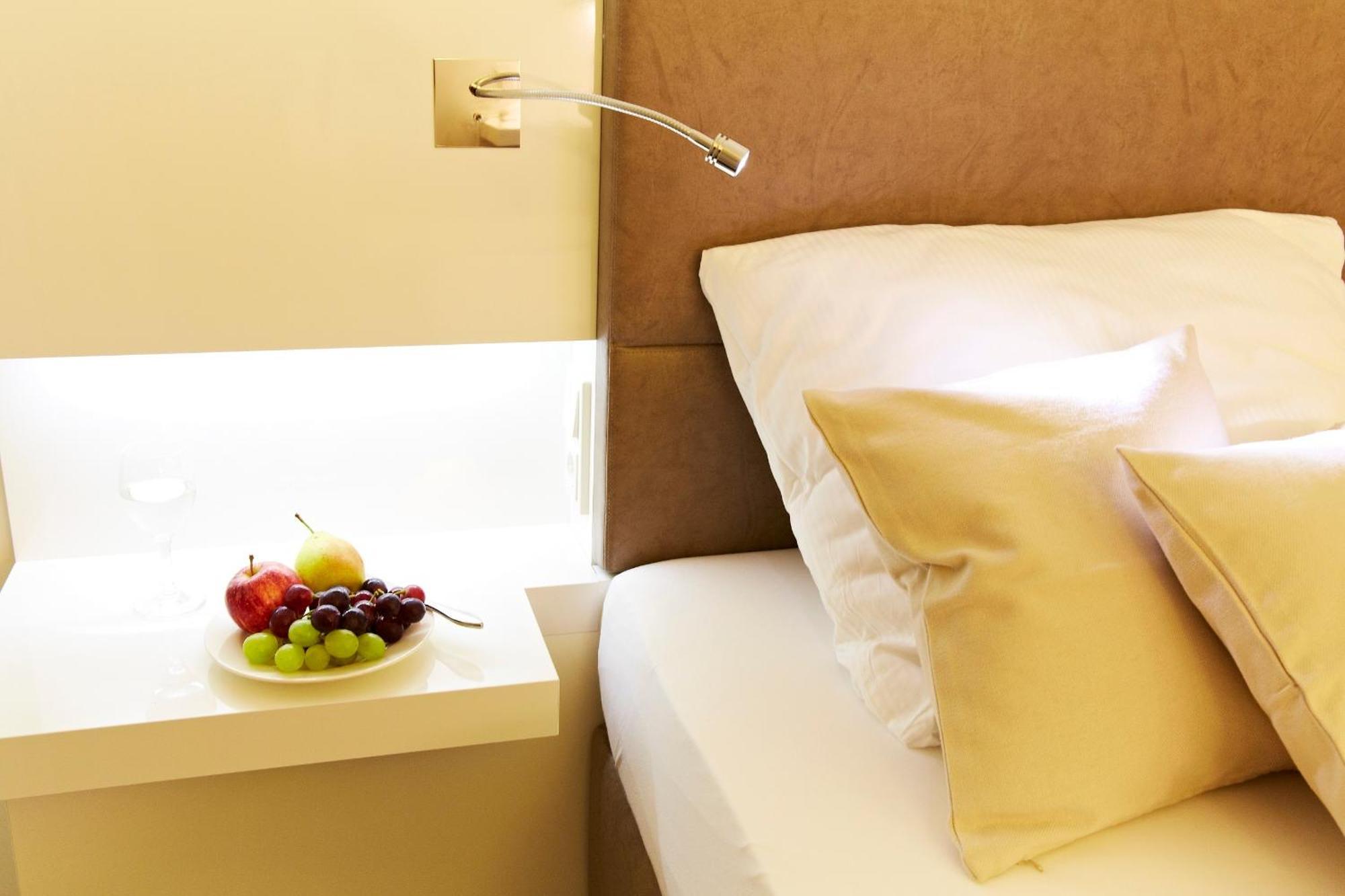 Landhotel Sonne Нойендеттельзау Экстерьер фото