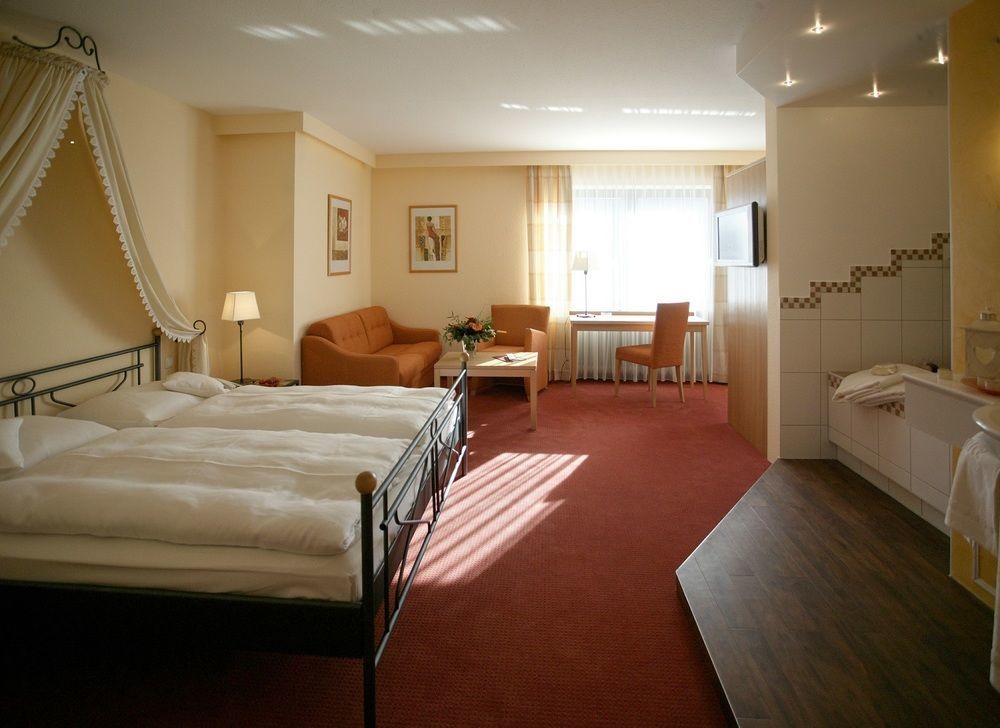 Landhotel Sonne Нойендеттельзау Экстерьер фото