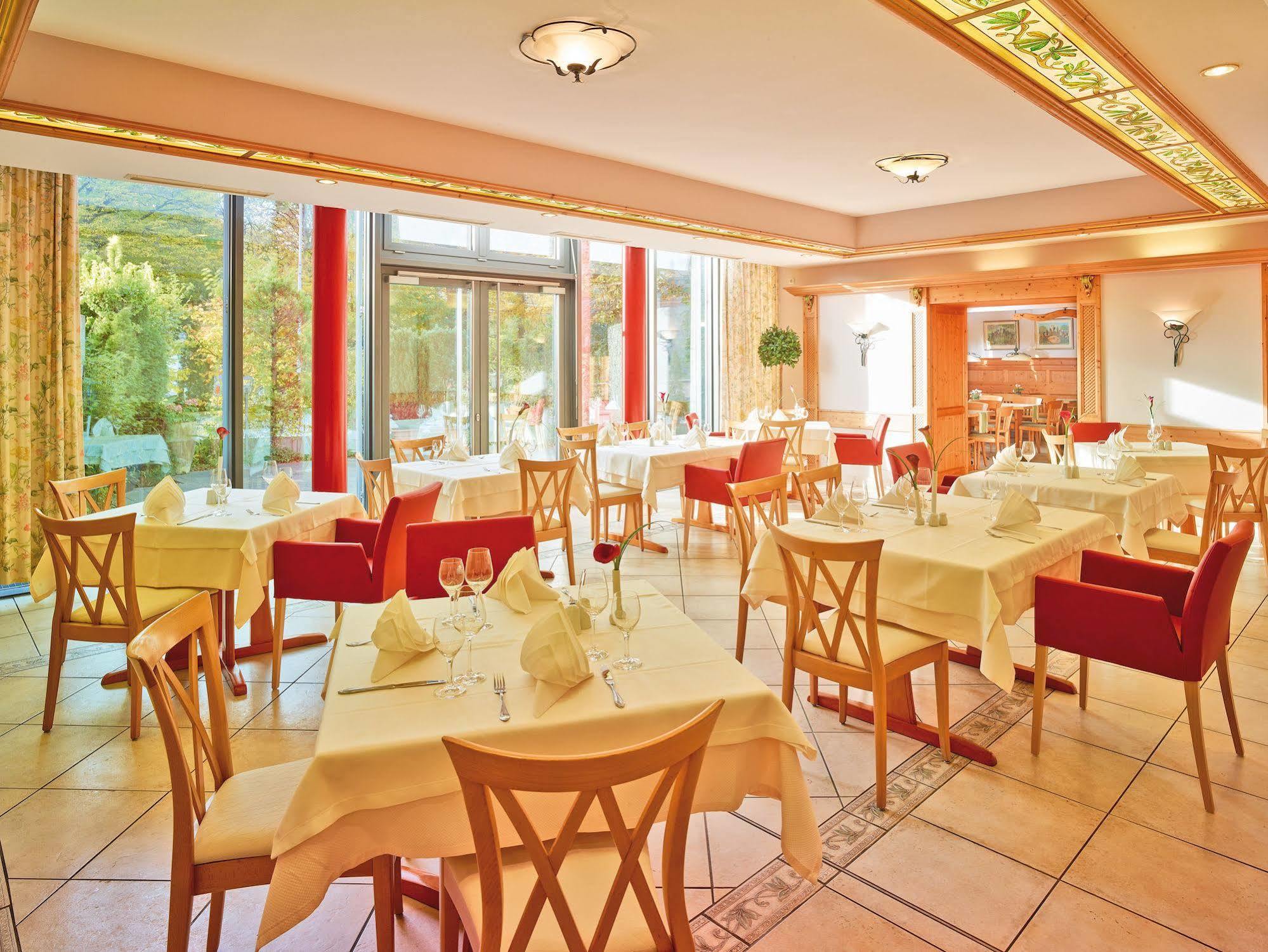 Landhotel Sonne Нойендеттельзау Экстерьер фото
