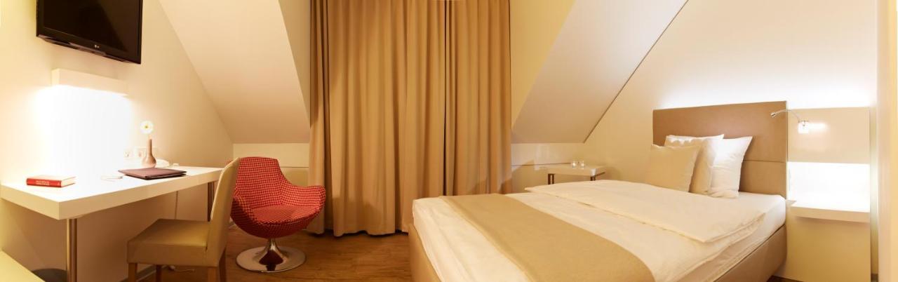 Landhotel Sonne Нойендеттельзау Экстерьер фото